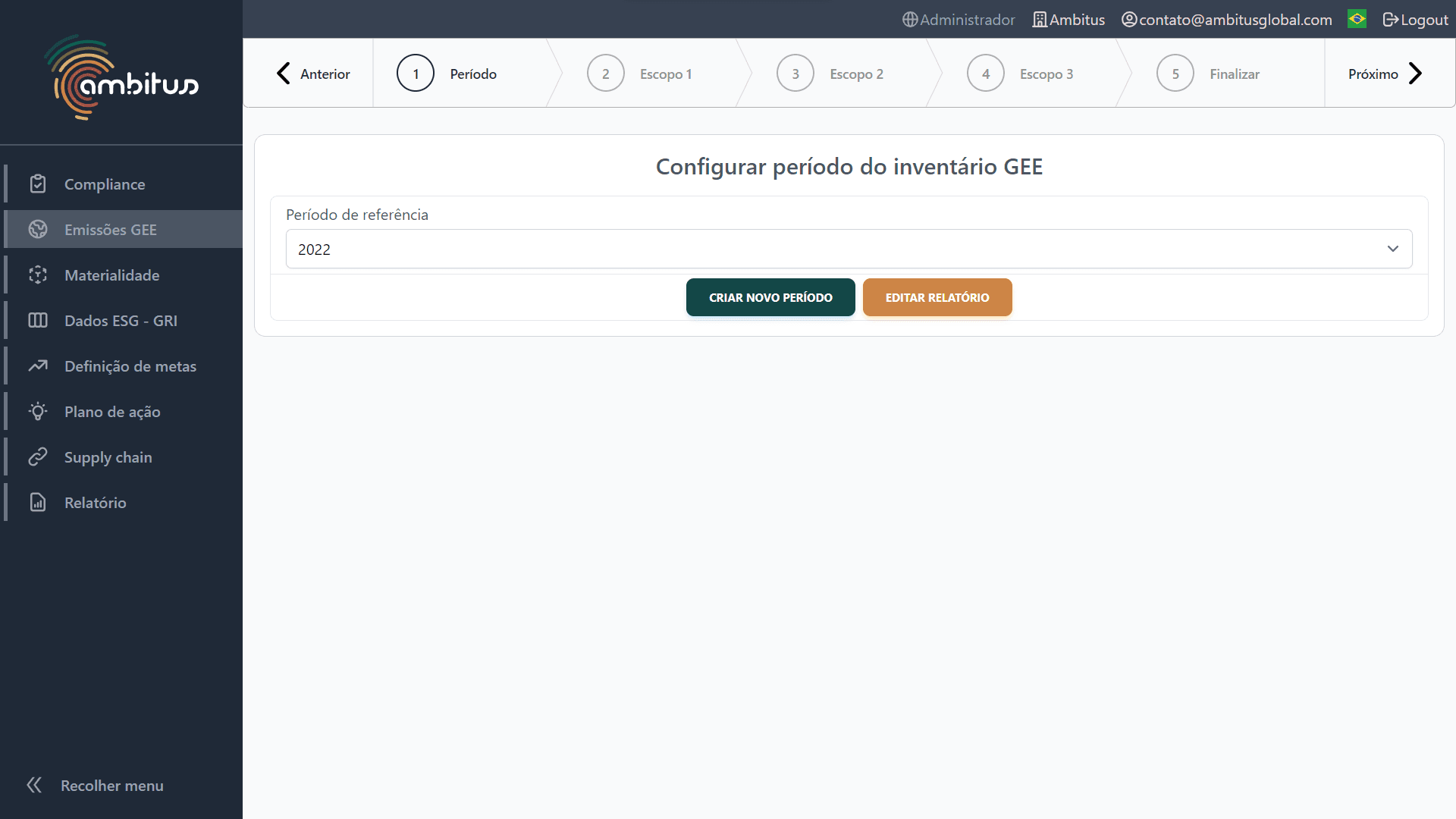 Interface do software de sustentabilidade Ambitus mostrando um quadro kanban com fundo de plantação verde e montanhas no módulo de plano de ação